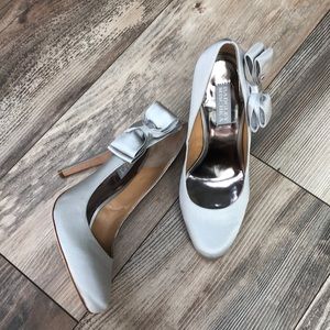 Badgley Mischka Silver Satin Pumps NIB ✨